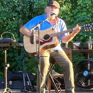 Giles Ponticello - Singing Guitarist in Powell, Ohio