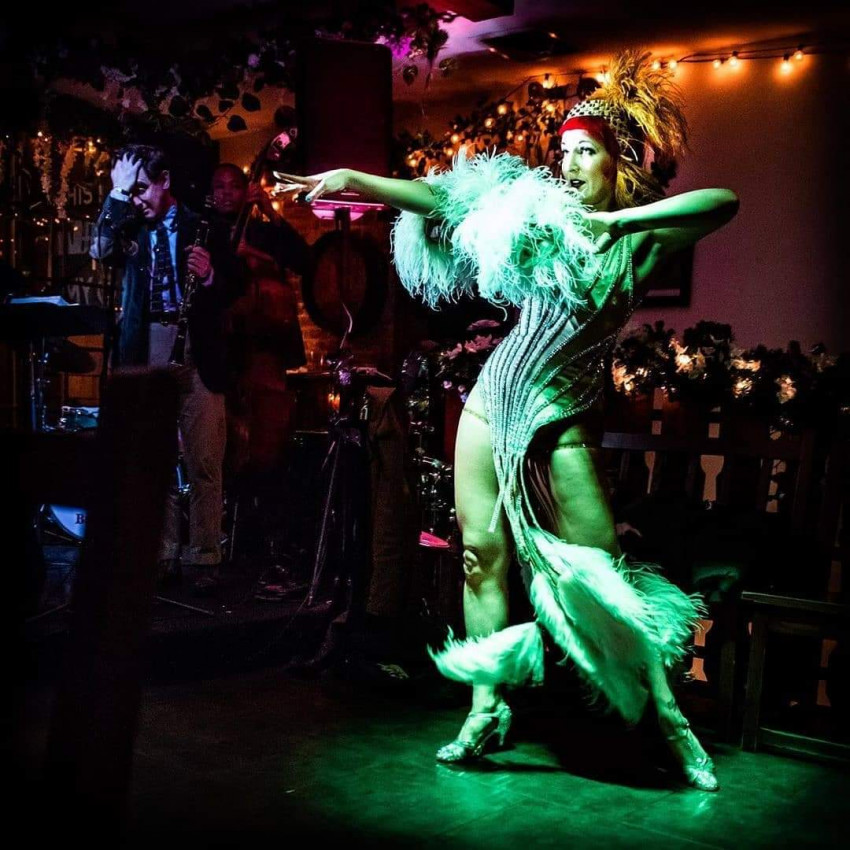 Hire Gin Minsky - Burlesque Entertainment in New York City, New York