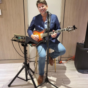 Giordano - Singing Guitarist in Mississauga, Ontario