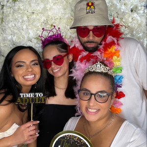 Glam Photo Booth - Photo Booths in Saddle Brook, New Jersey