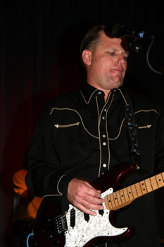 Gallery photo 1 of Glen McKenzie and the Road Kings