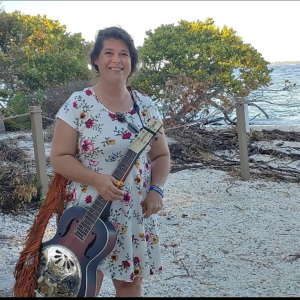 Glenda Fell - Singing Guitarist in Fort Myers, Florida