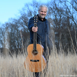 Glenn Roth Fingerstyle Guitarist