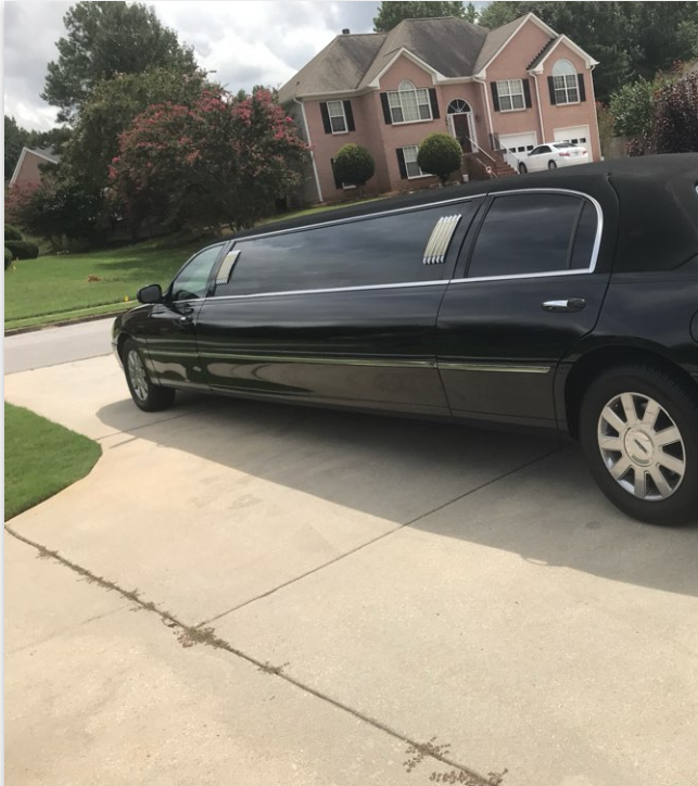 Gallery photo 1 of Gold Class Limo & Party Bus Services