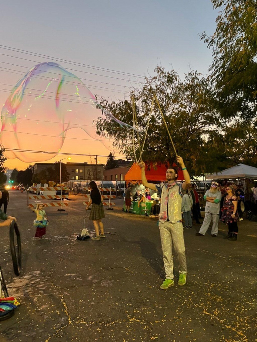 Gallery photo 2 of Golly G The Bubble Wiz