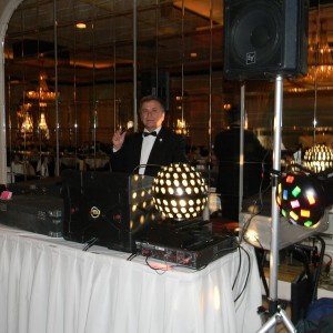 Greek-American DJ service - Wedding DJ in Hickory Hills, Illinois