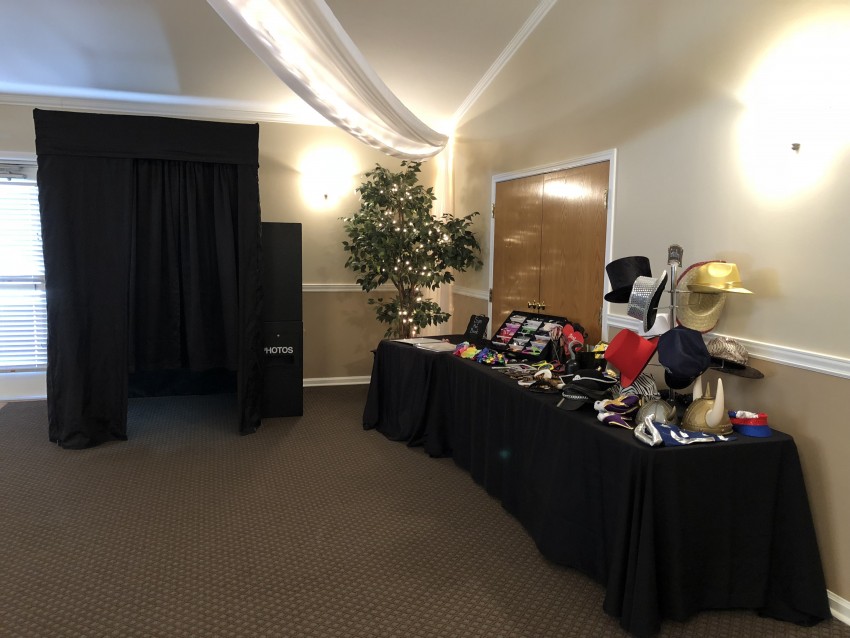 Gallery photo 2 of Grin and Booth It LLC