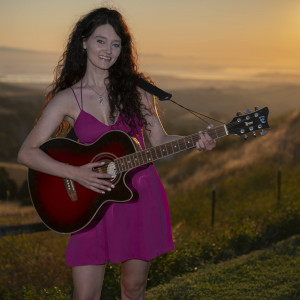 Haley Tibbs - Singing Guitarist in San Francisco, California