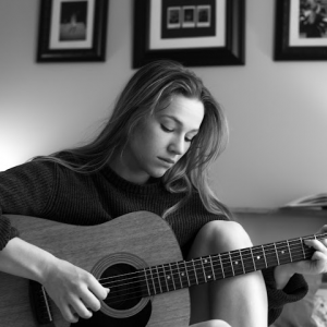 Hannah Nicolaisen - Singing Guitarist / Street Performer in Nashville, Tennessee