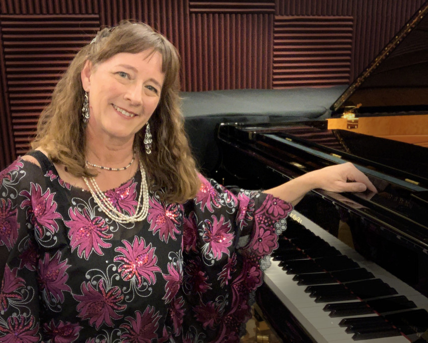 Heidi Innes Hire Heidi Alina, Classical Pianist - Pianist in Manitou Springs, Colorado