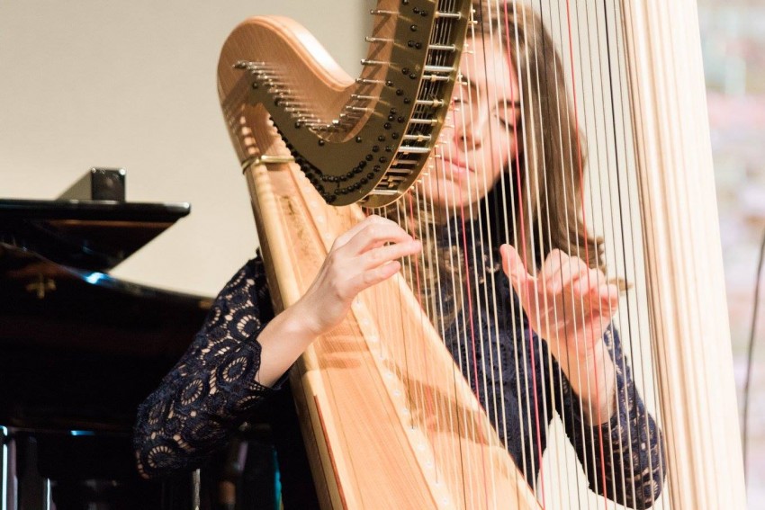 Gallery photo 1 of Helen Cooley, harpist