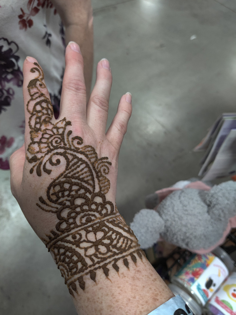 Gallery photo 1 of Henna by Aften