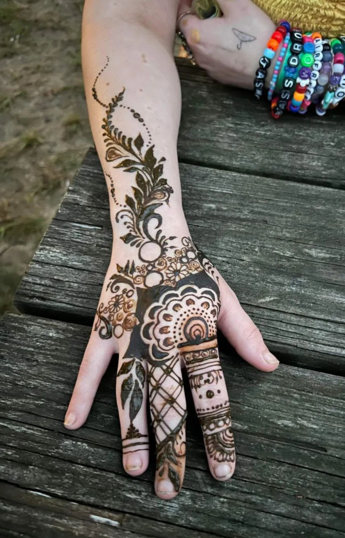 Gallery photo 1 of Henna By Hippies