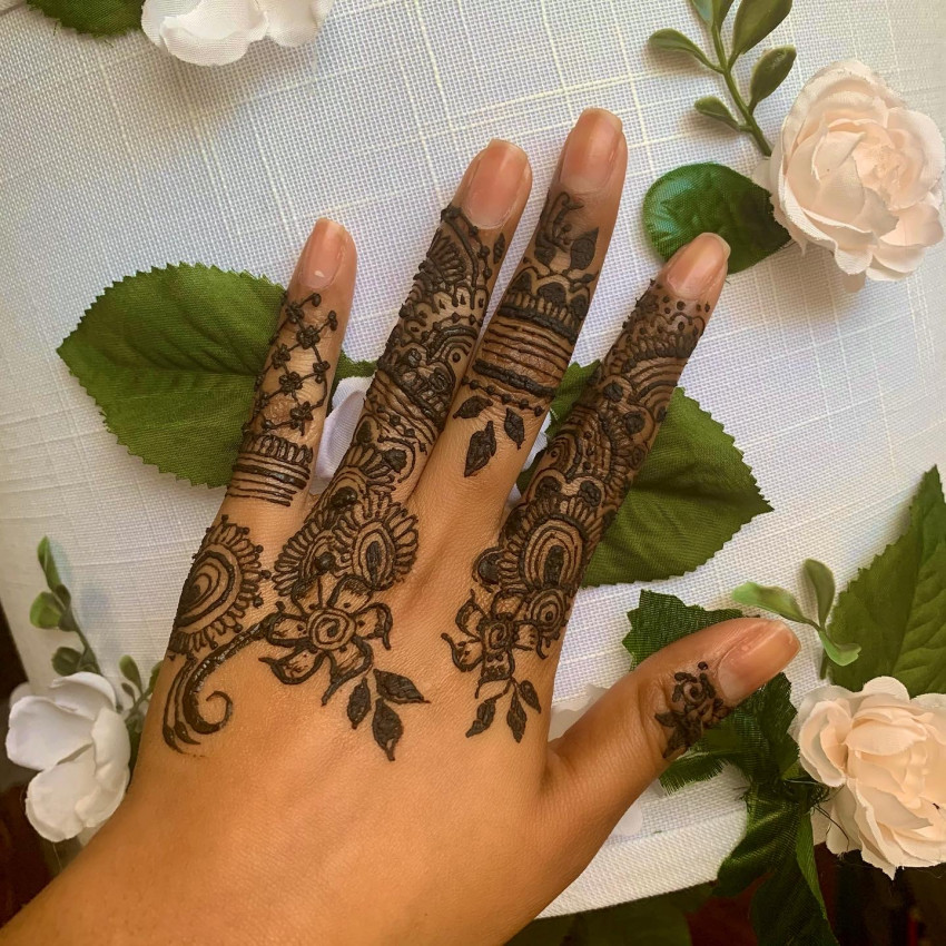 Hire Henna By Meera Henna Tattoo Artist in Boston, Massachusetts