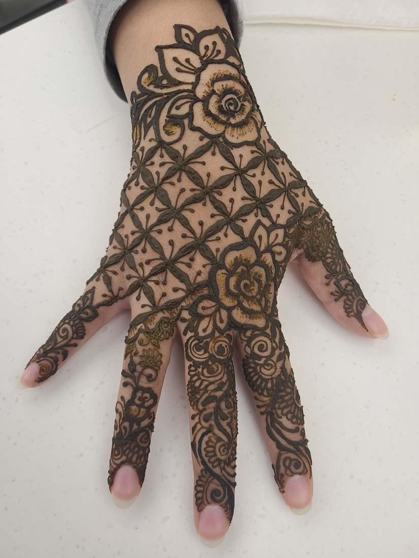 Gallery photo 1 of Henna by Sakina