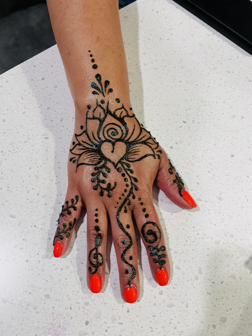 Gallery photo 1 of Henna by Yenni