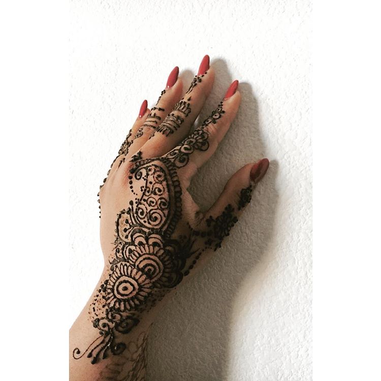 Gallery photo 1 of Henna by Zee