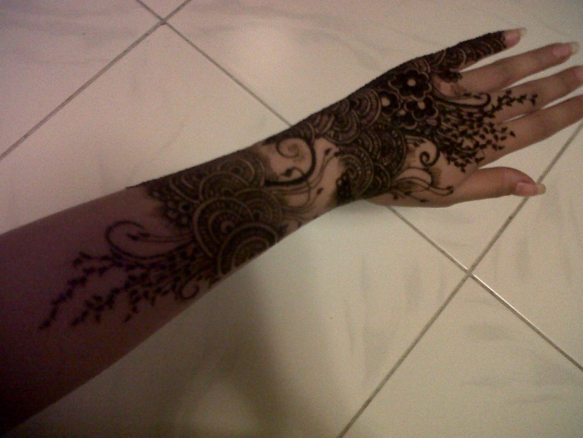 Gallery photo 1 of Henna Designs by Afifa Moin