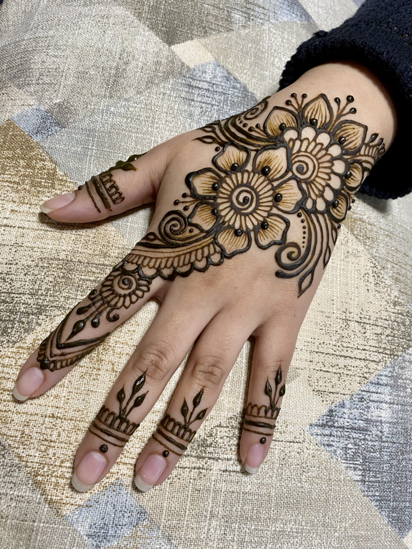 Gallery photo 1 of Henna Hands by Nida