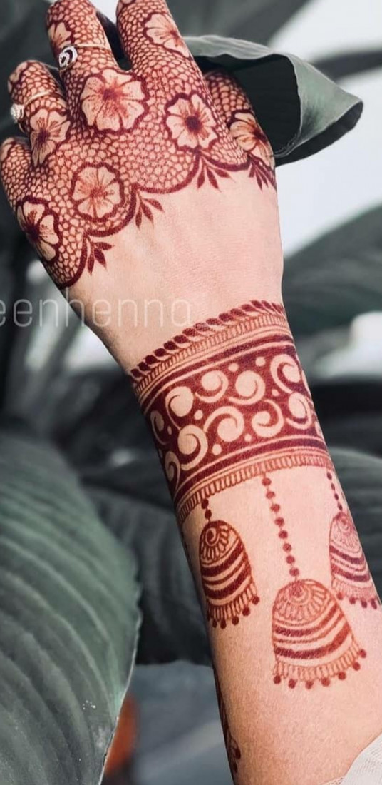 Gallery photo 1 of Henna Services