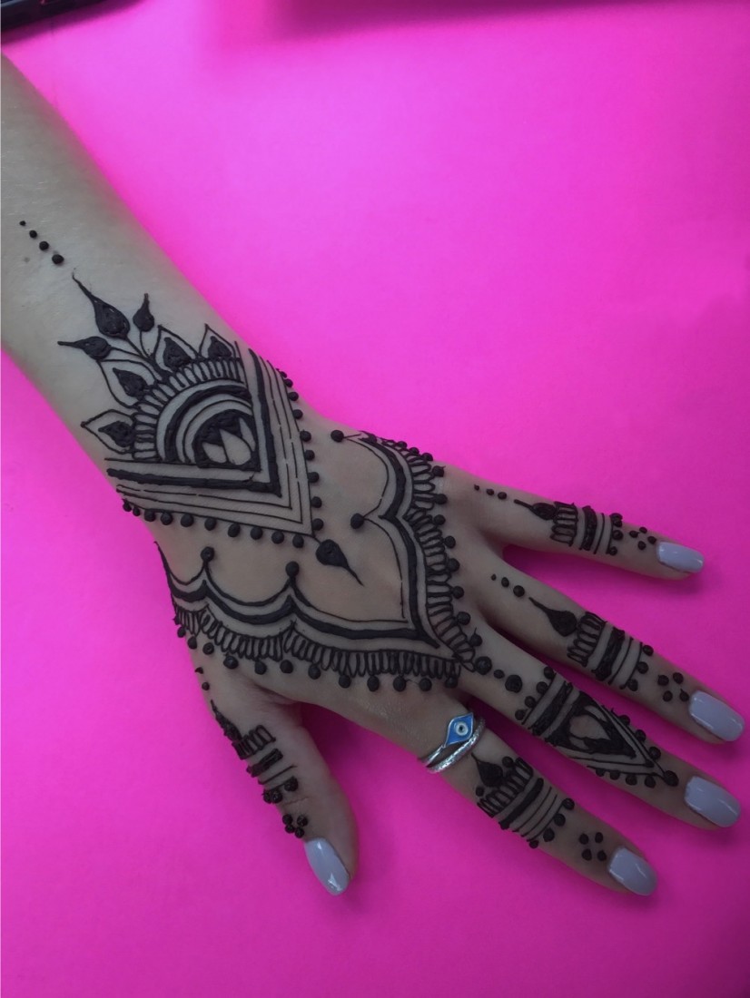 Hire Nikliti5 Henna Henna Tattoo Artist in Chicago, Illinois