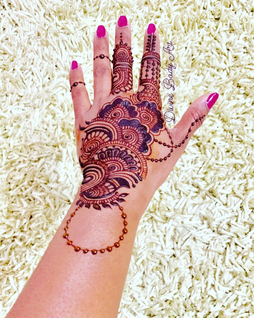 Hire Divine Body Art Henna (Mehandi) Artist Henna Tattoo