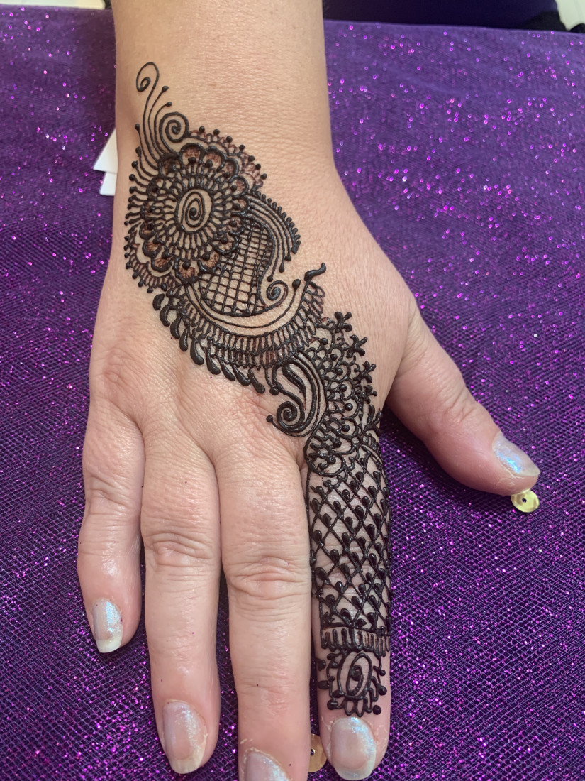 Gallery photo 1 of Aisha Mahenti Henna Tattoos