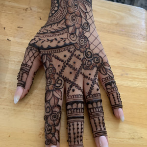 Aisha Mahenti Henna Tattoos
