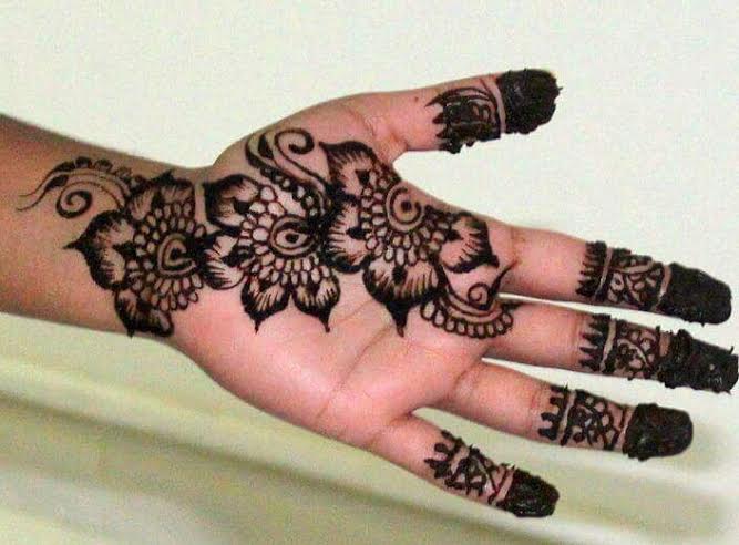 Gallery photo 1 of Henna works