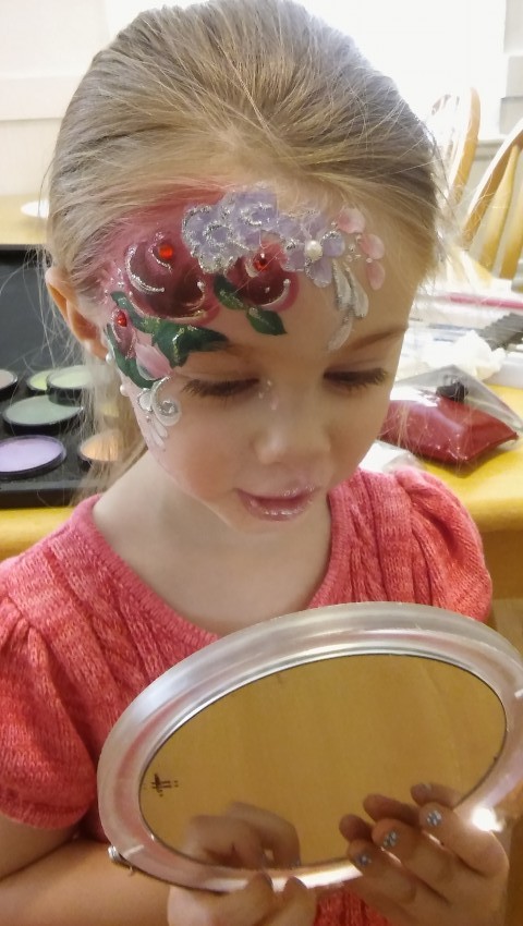Gallery photo 1 of Herz Face Painting