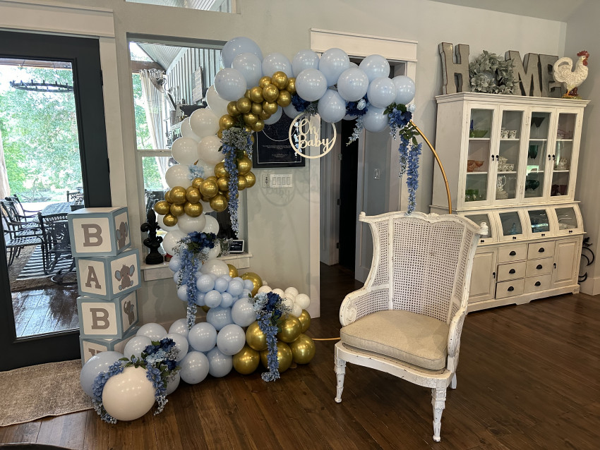 Gallery photo 1 of Hey Girl Hey Balloon Arches and Decor