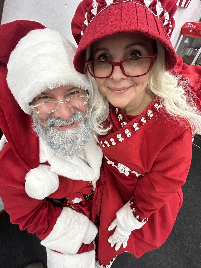Gallery photo 1 of Hilltop Santa and Mrs Claus