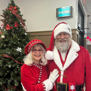 Hilltop Santa and Mrs Claus - Santa Claus in Berea, Ohio