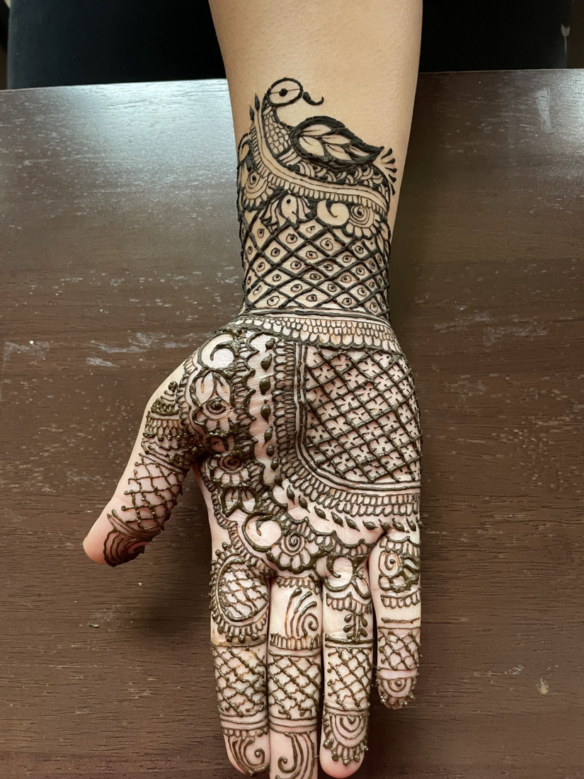 Gallery photo 1 of Hiral's Henna Designs