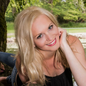 Holly G - Country Singer in Victoria, British Columbia