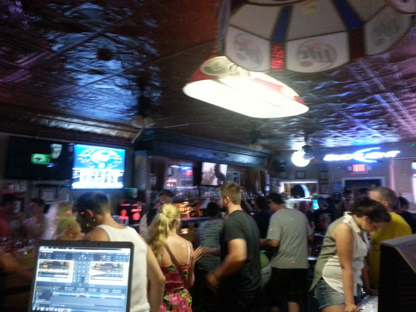 Gallery photo 2 of Hot Tracks Dj Service