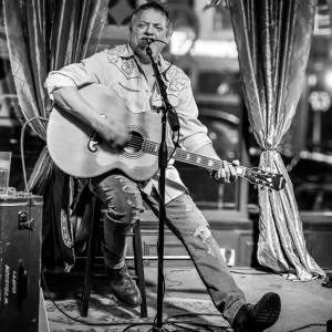 Jason Reed - Singing Guitarist / Wedding Musicians in Des Moines, Iowa