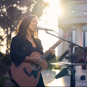 Jessica Louise - Acoustic Singer - Singing Guitarist / Wedding Musicians in Los Angeles, California