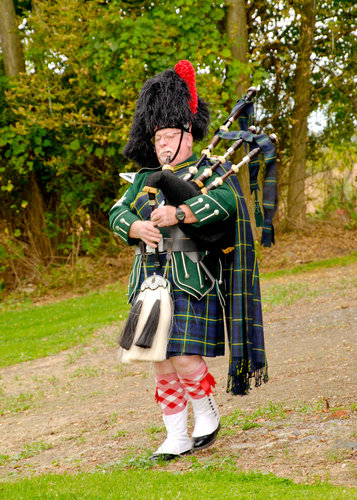 Gallery photo 2 of John MacMillen, Bagpiper