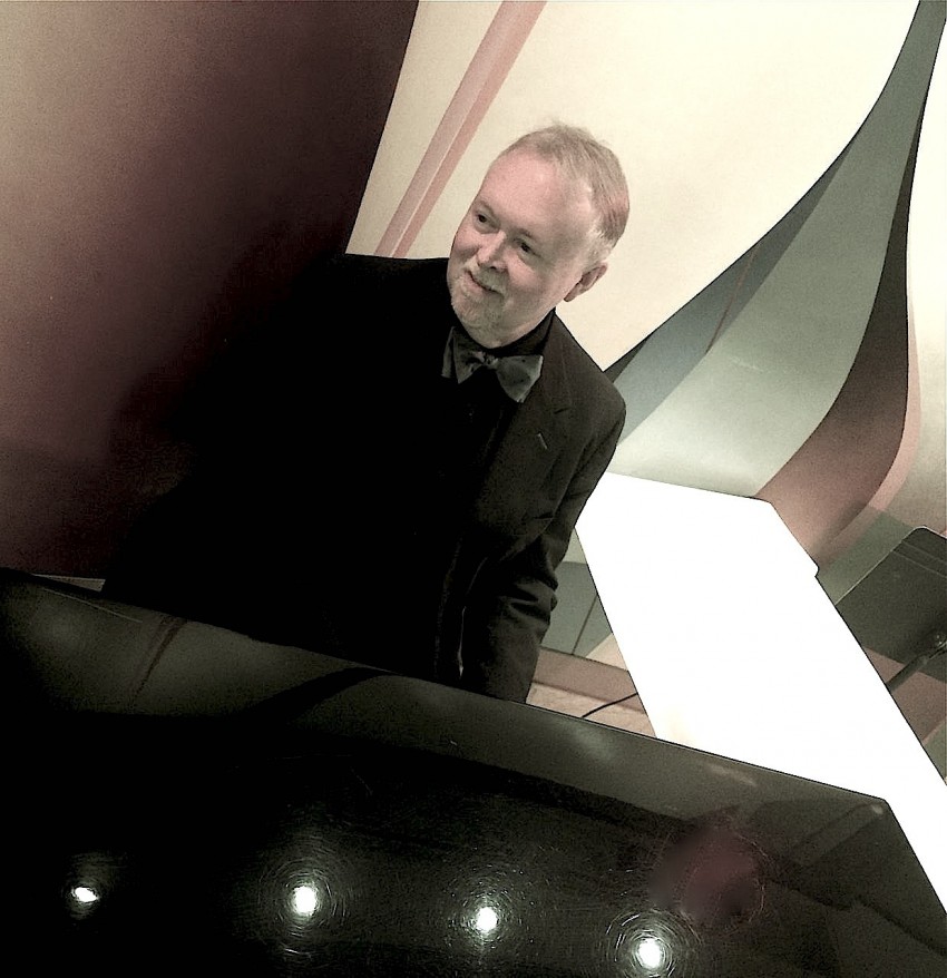 Hire Jon Persson, Artistic Piano & Tasteful Accordion Accordion