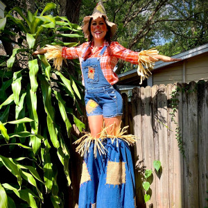 JulesKBee Entertainment - Stilt Walker in Orlando, Florida