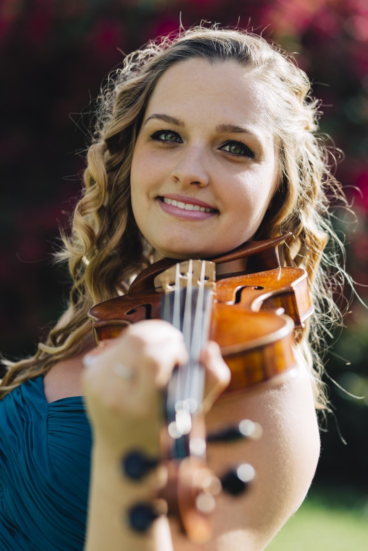 Hire Julia Jakkel Violinist in Fort Pierce, Florida