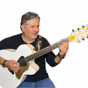 Julian Escobedo - Singing Guitarist in San Antonio, Texas