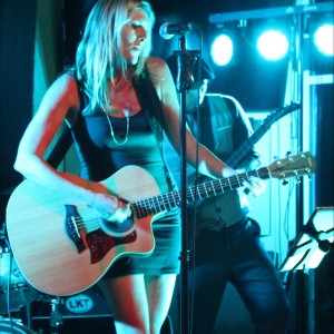 Julie Savannah - Vocalist / Guitarist - Singing Guitarist in Nashville, Tennessee