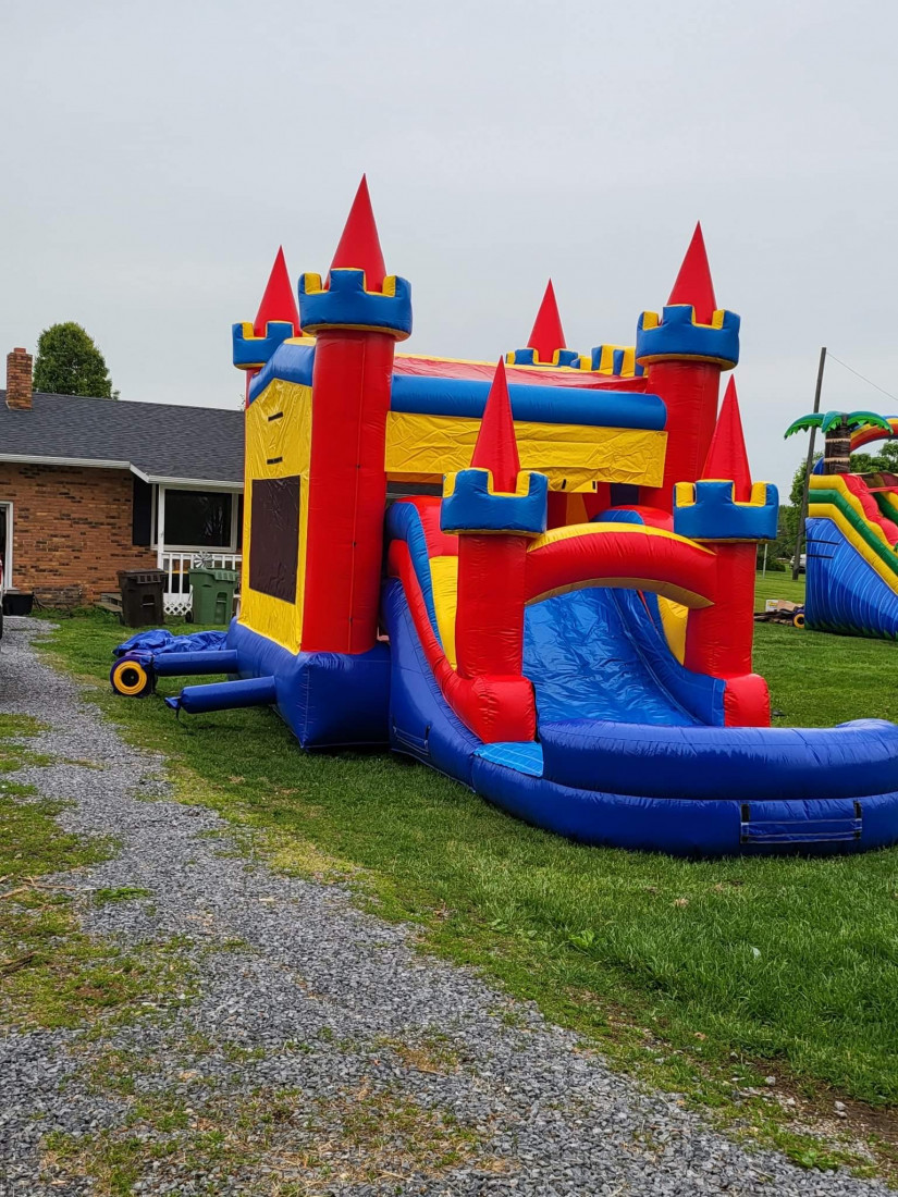 Gallery photo 1 of Jumpandgoinflatables