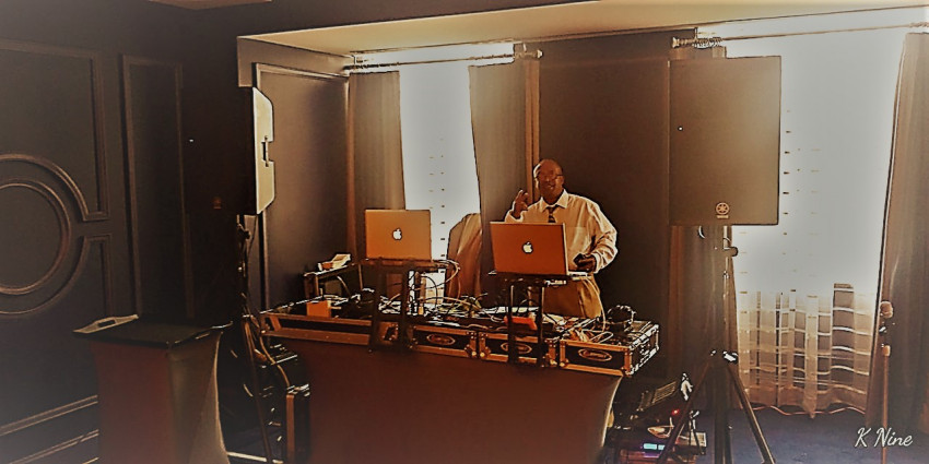 Gallery photo 1 of Jus Buggin Production - DJ RonX