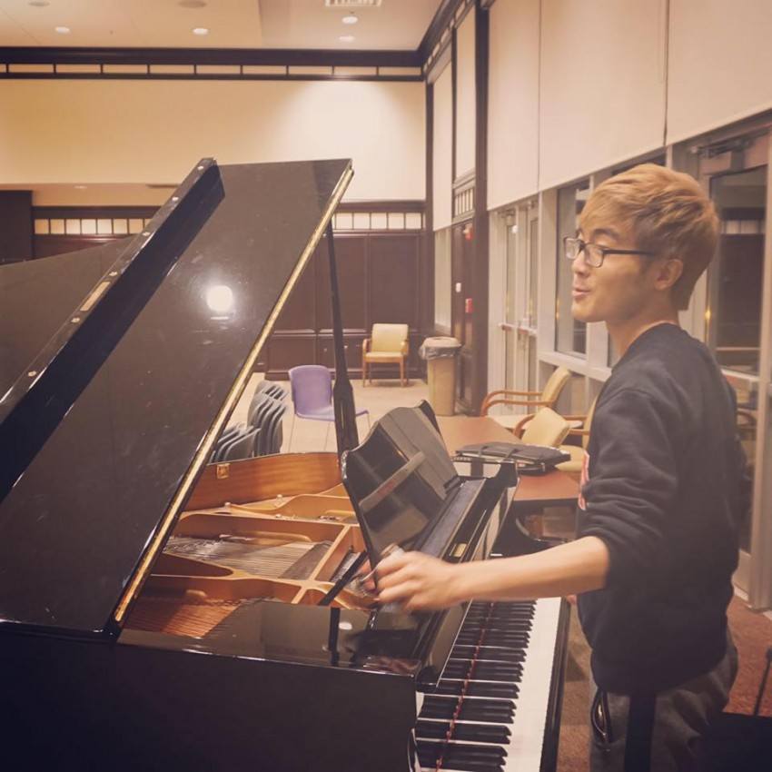 Gallery photo 1 of Justin Han, pianist and vocalist