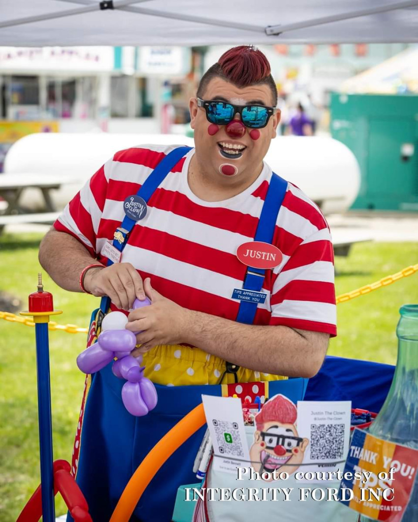 Gallery photo 2 of Justin the Clown