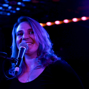 Justina Shandler - Singing Pianist / Holiday Entertainment in Montrose, California