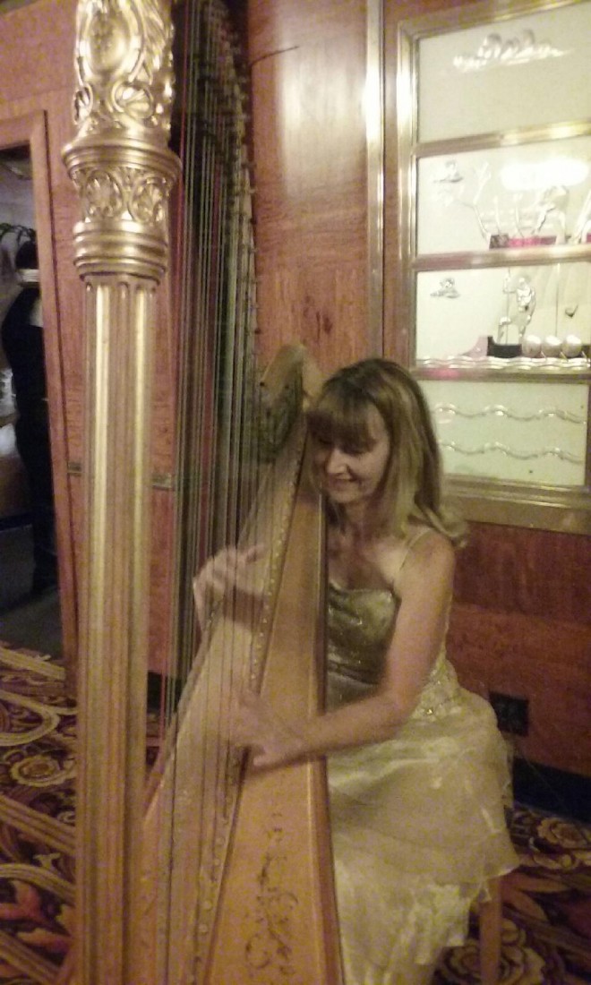 Hire Katrina Saroyan Strolling Violin Violinist in Los Angeles